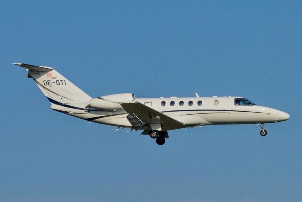 Cessna Citation CJ4 light jet OE-GTI on approach with undercarriage extended