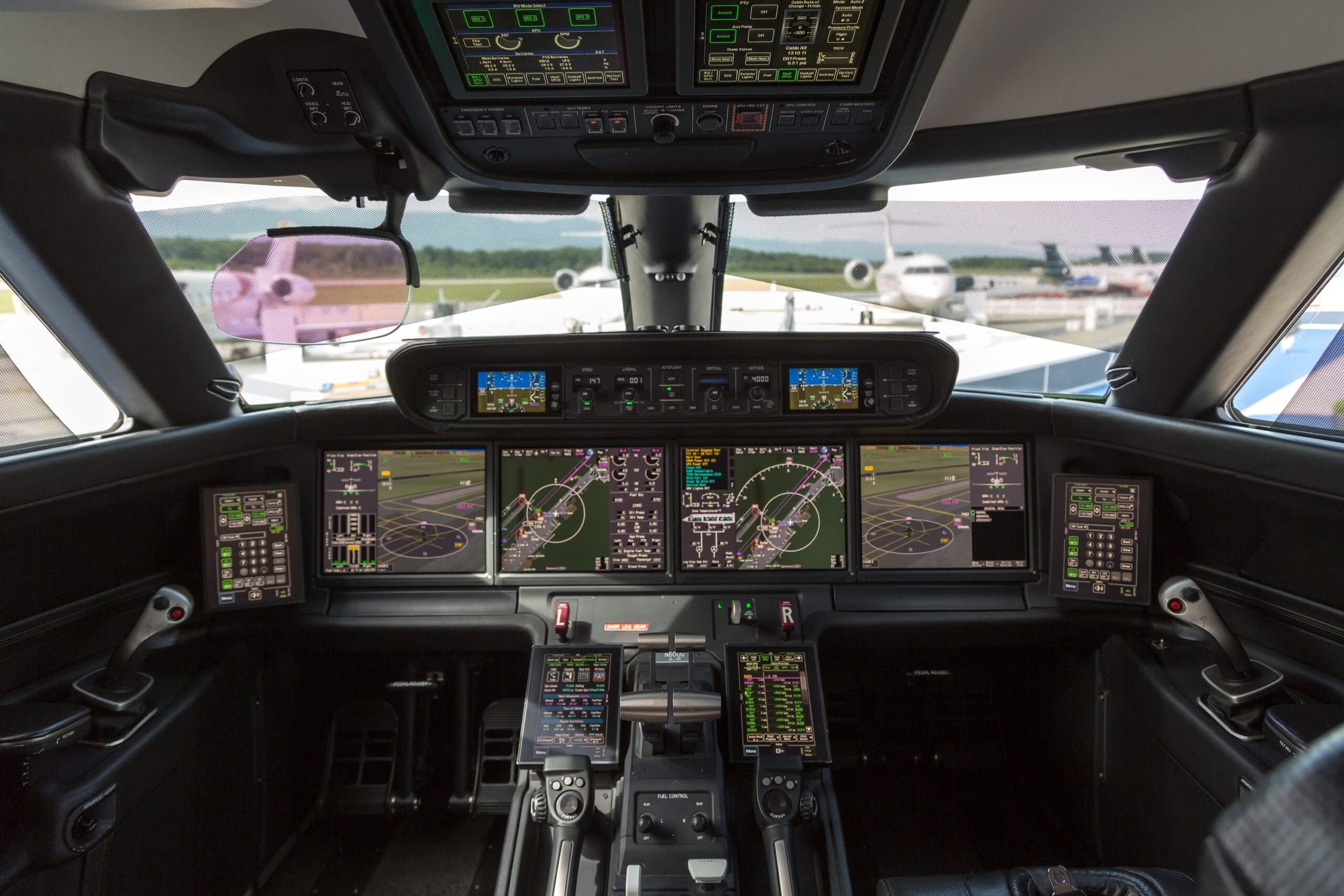Gulfstream G600 cockpit with avionics powered on