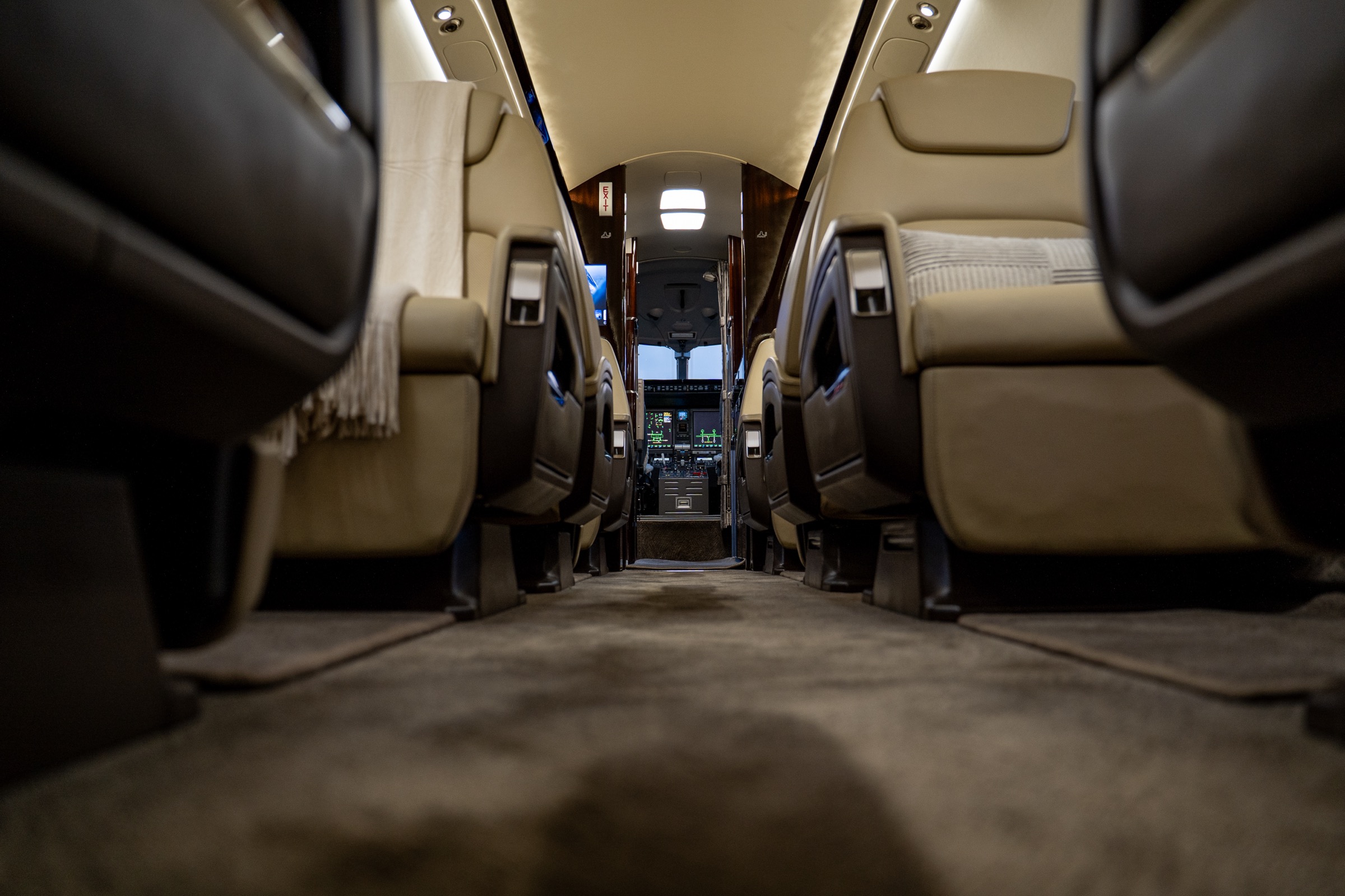 N395PD — interior detail