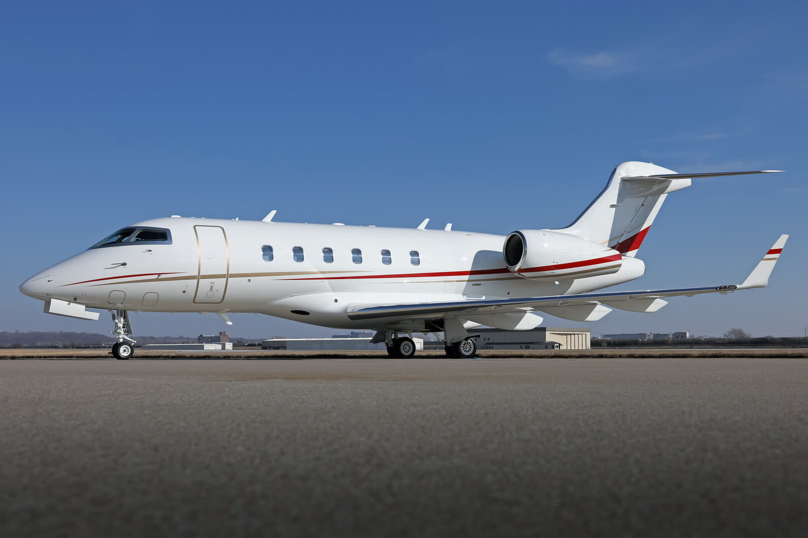 Bombardier Challenger 300 Exterior
