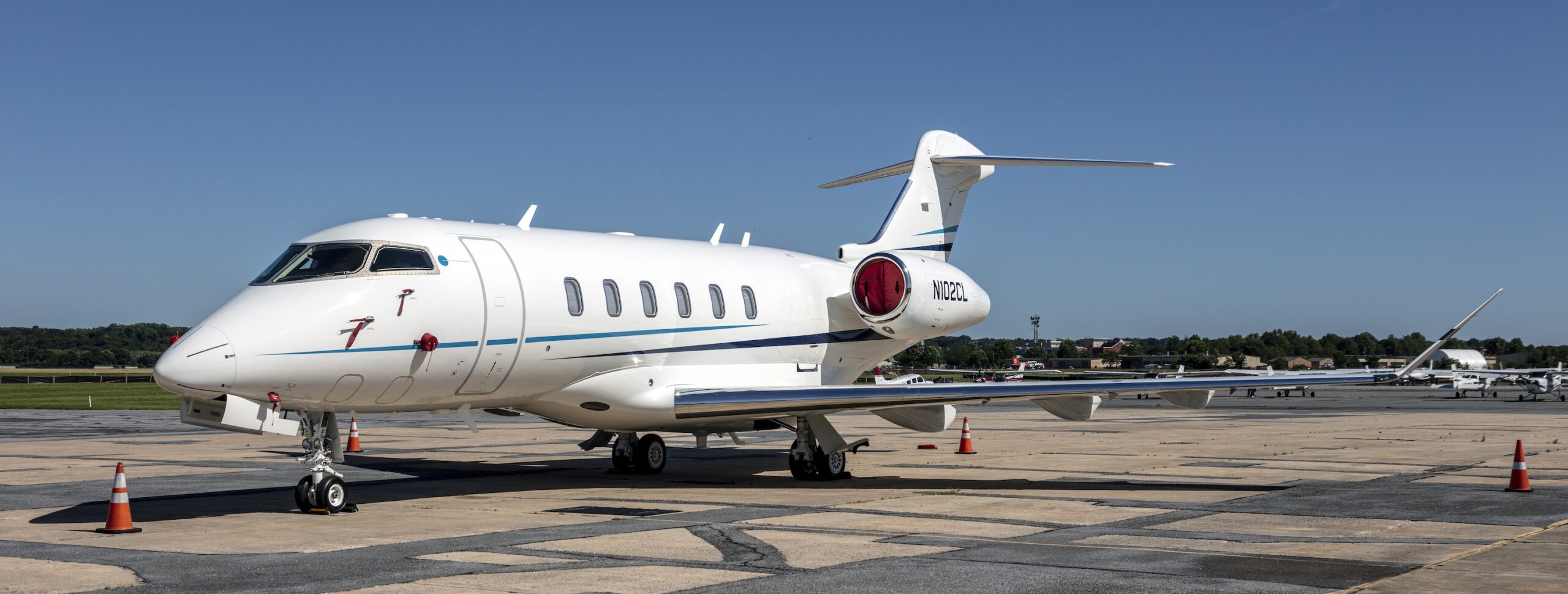 Bombardier Challenger 300 Exterior on ground at airport with reg number N102CL