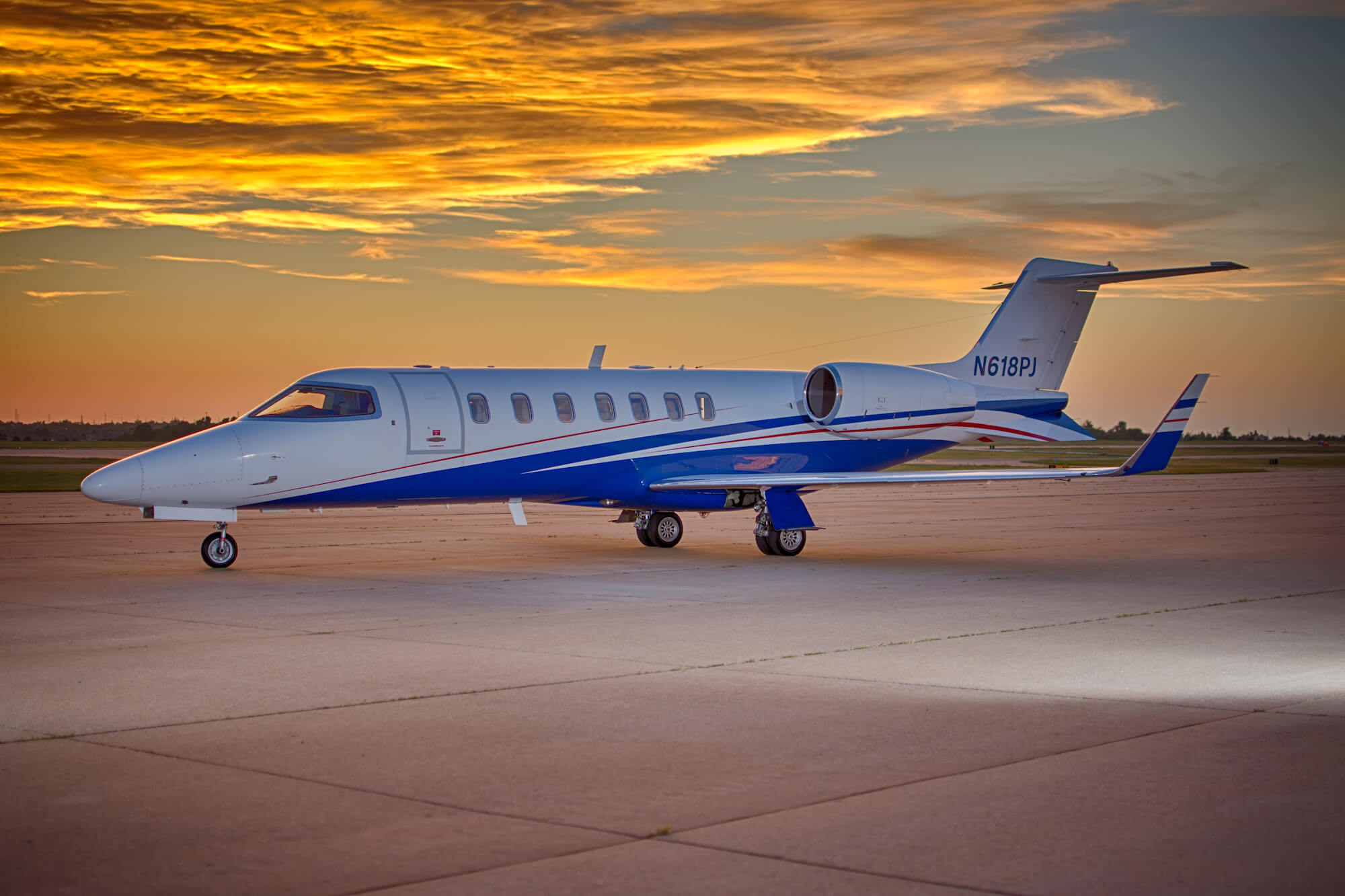 Bombardier Learjet 40XR Exterior