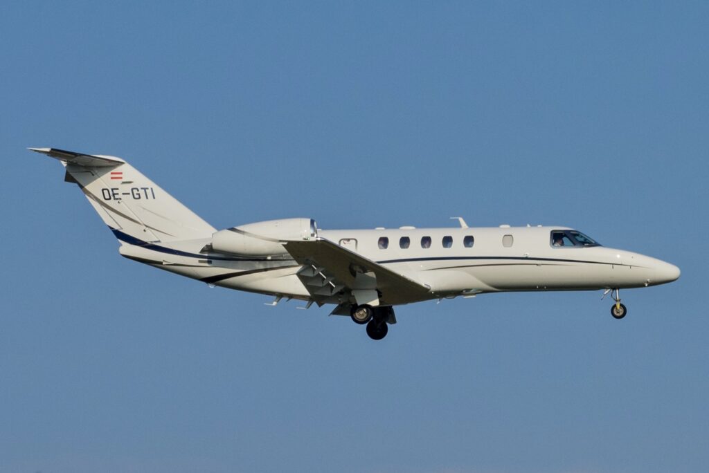Cessna Citation CJ4 light jet OE-GTI on approach with undercarriage extended