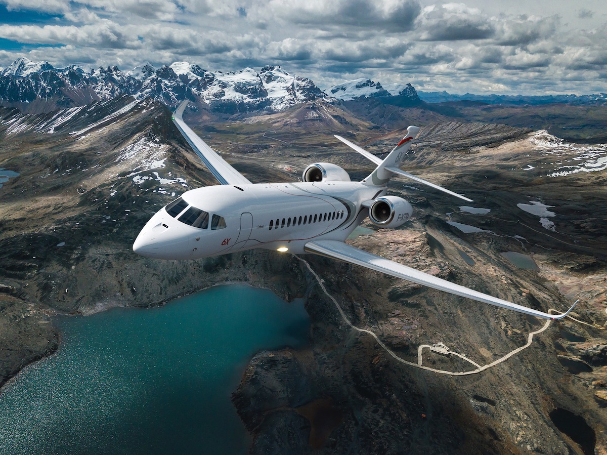 Dassault Falcon 6X Exterior during flight