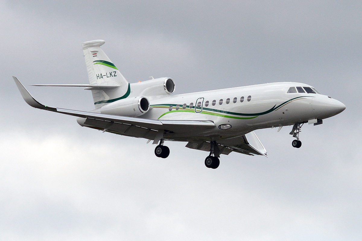 Trijet private jet Dassault Falcon 900LX on approach reg number HA-LKZ