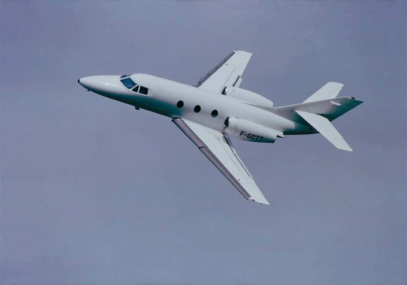 Dassault Falcon 10 Exterior