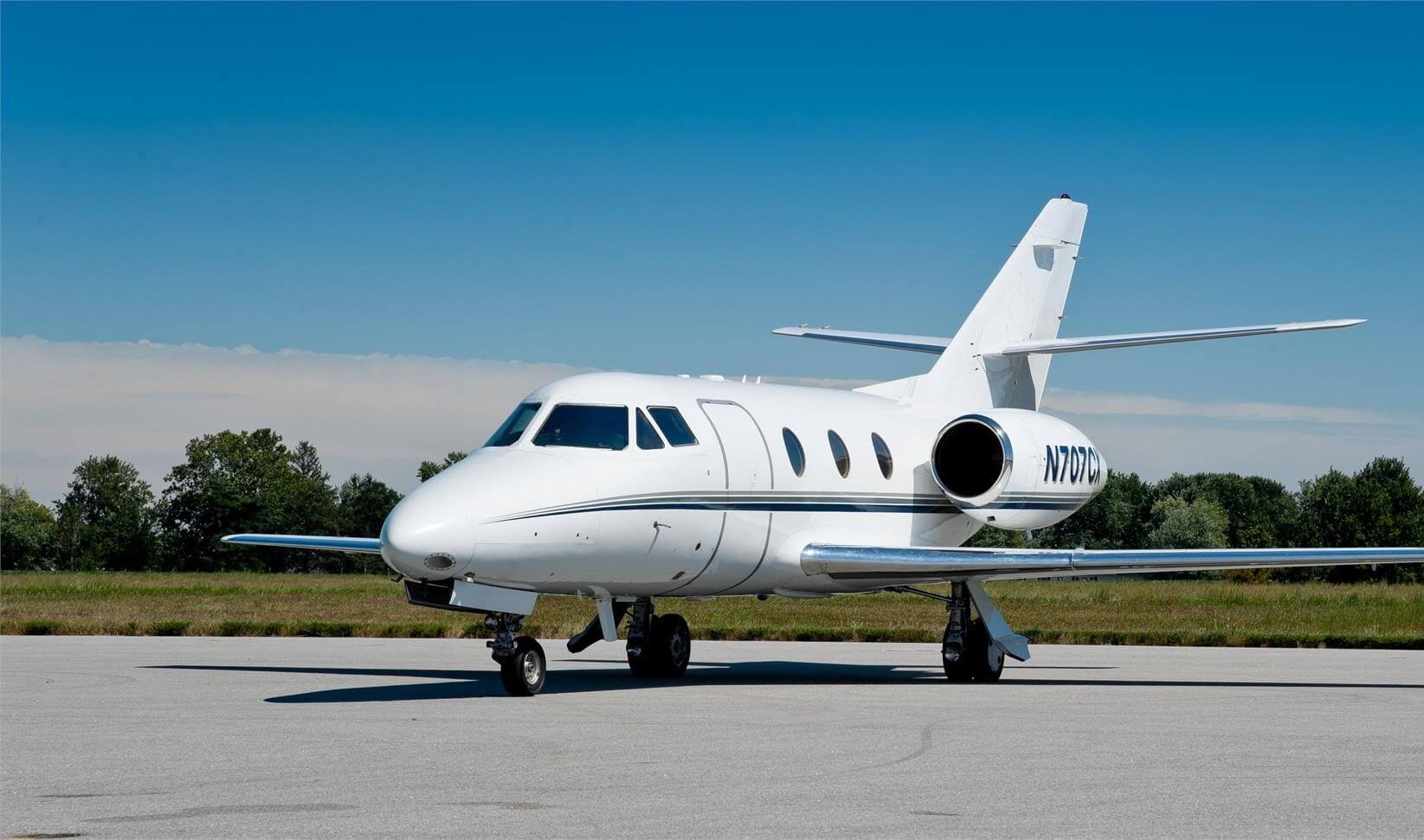 Dassault Falcon 100 Exterior