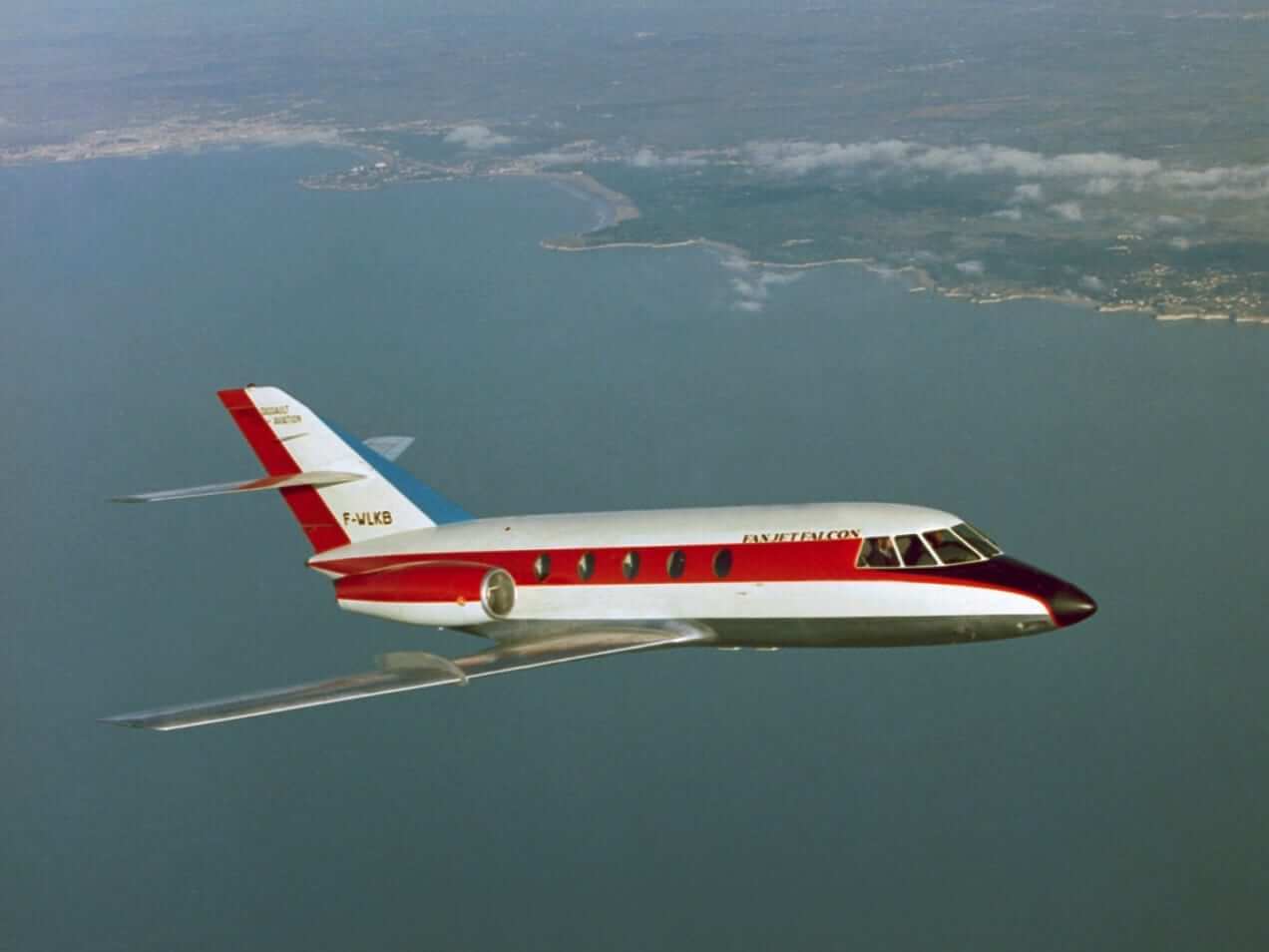 Dassault Falcon 200 Exterior