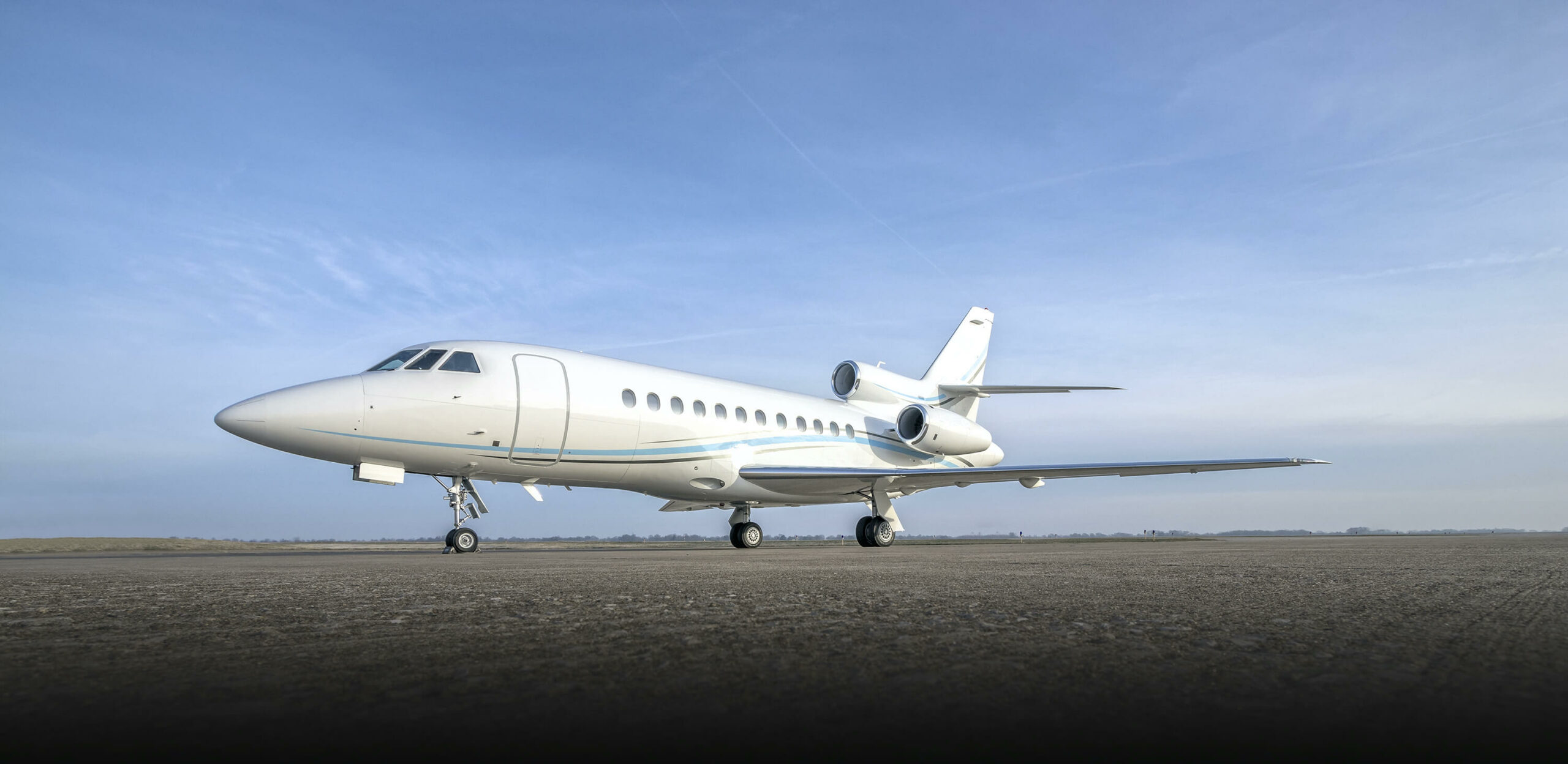 Dassault Falcon 900DX Exterior