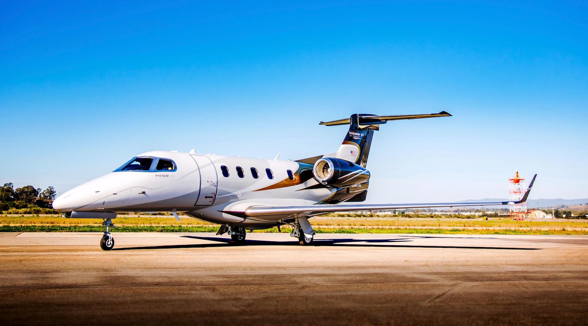 Embraer Phenom 300 Exterior