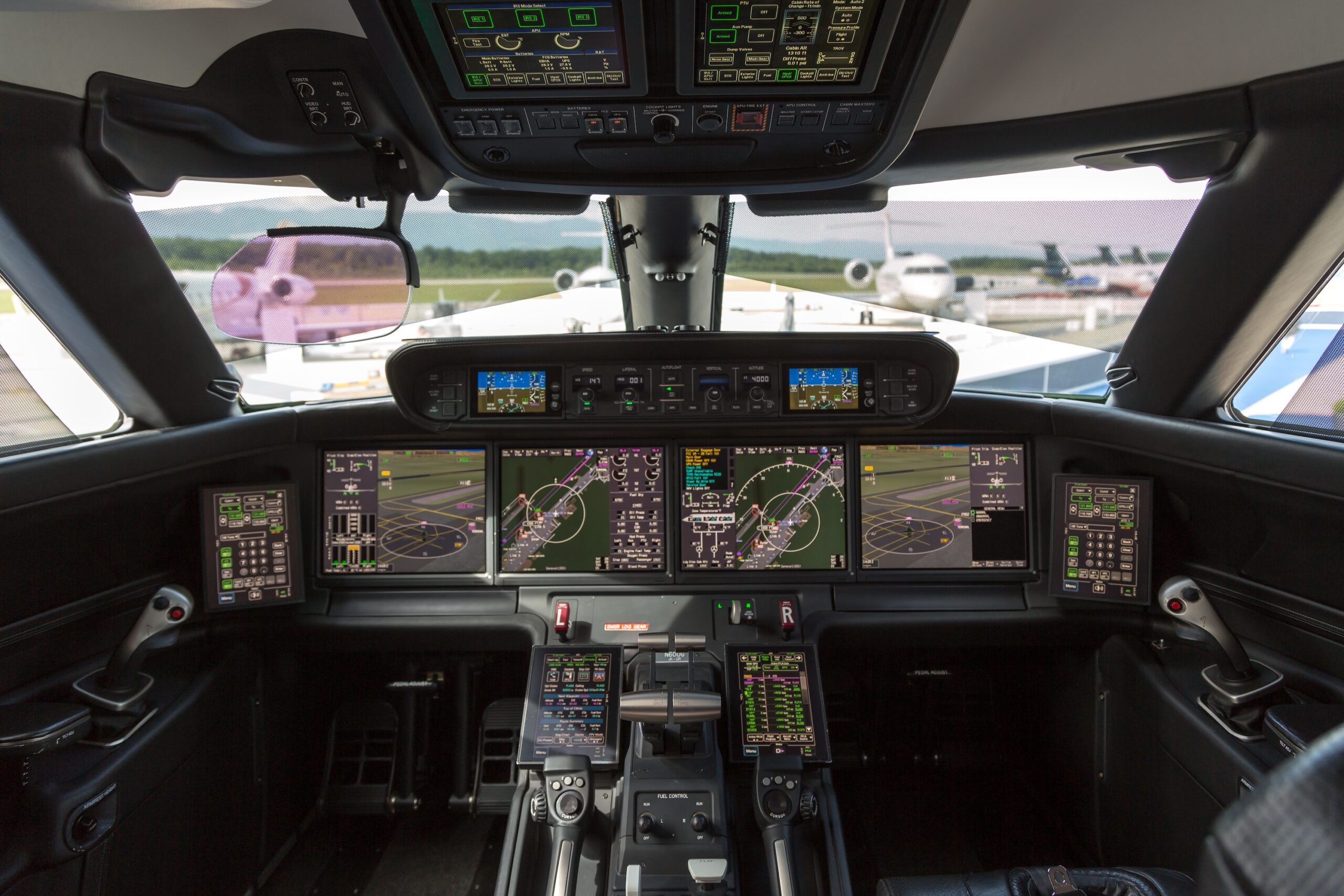 Gulfstream G600 cockpit with avionics powered on