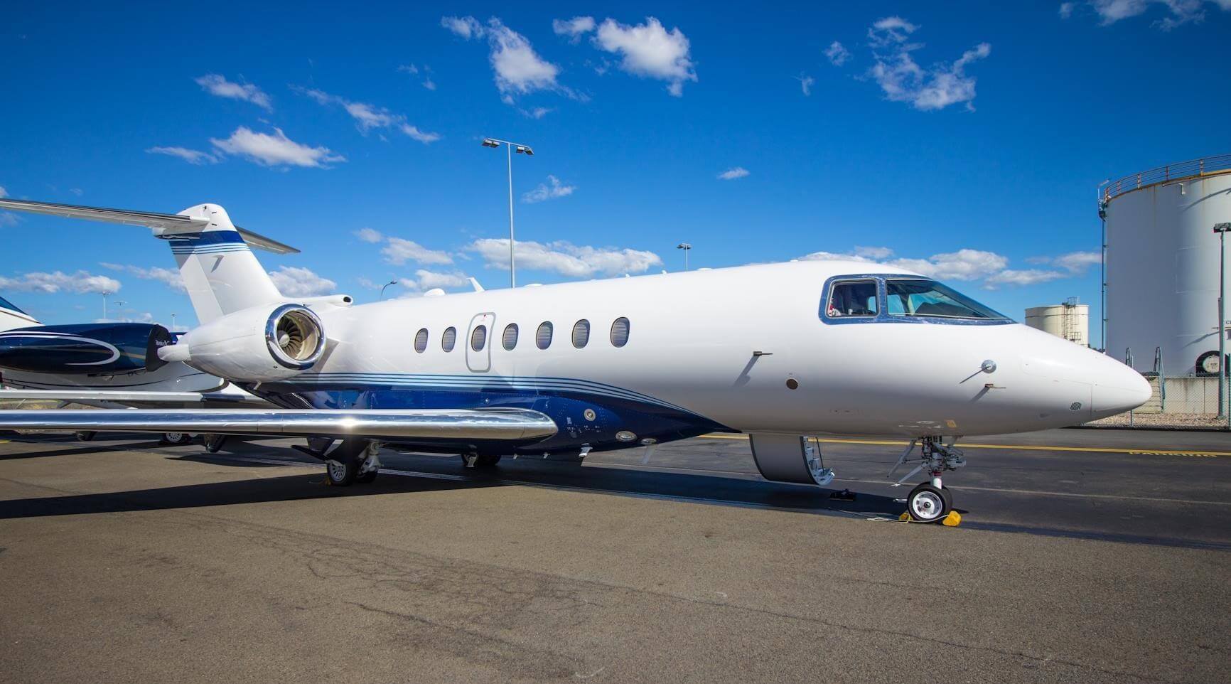 Hawker 4000 Exterior