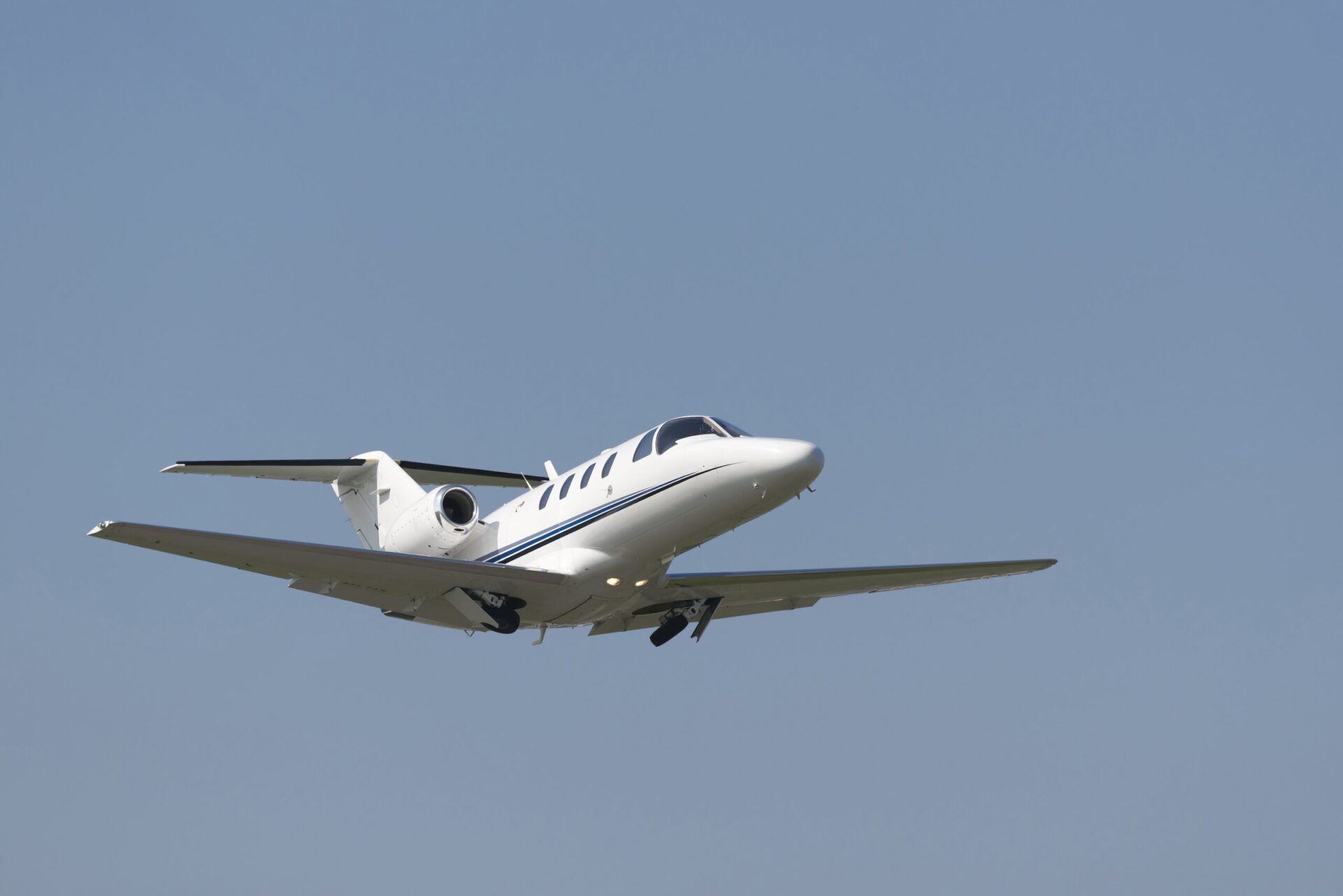 Cessna Citation CJ1 with landing gear in motion